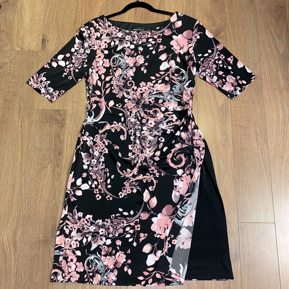 Rosy classy dress - Picture 2 of 2